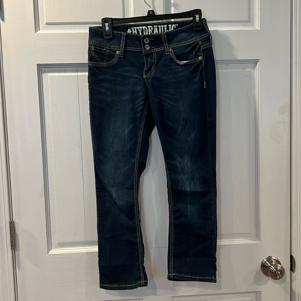 173. Hydraulic Jean Capris NWOT